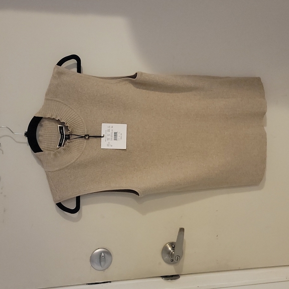 BNWT Cream sleeveless top - Picture 1 of 2